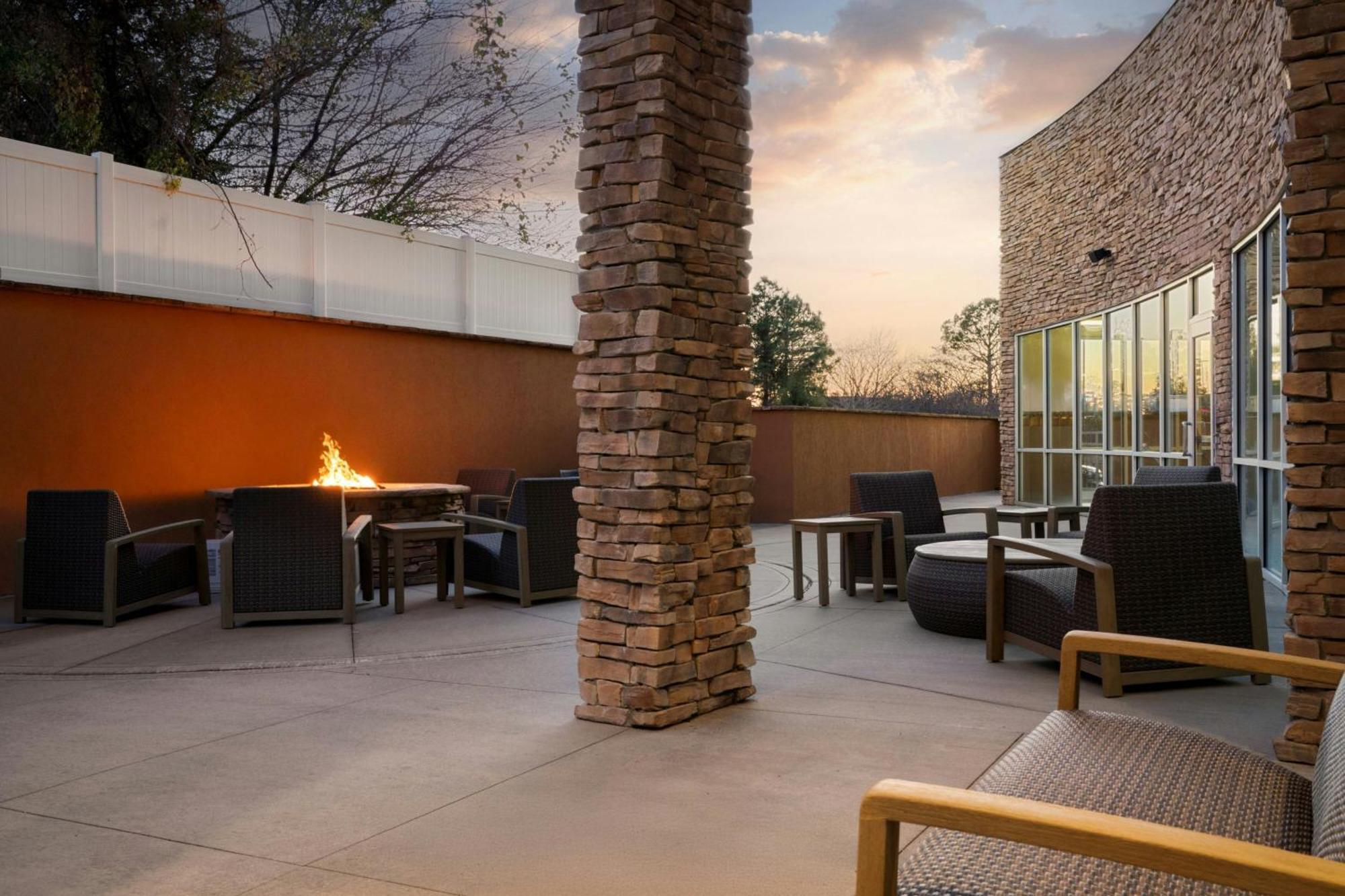 Courtyard By Marriott Fayetteville Fort Liberty - Spring Lake Buitenkant foto