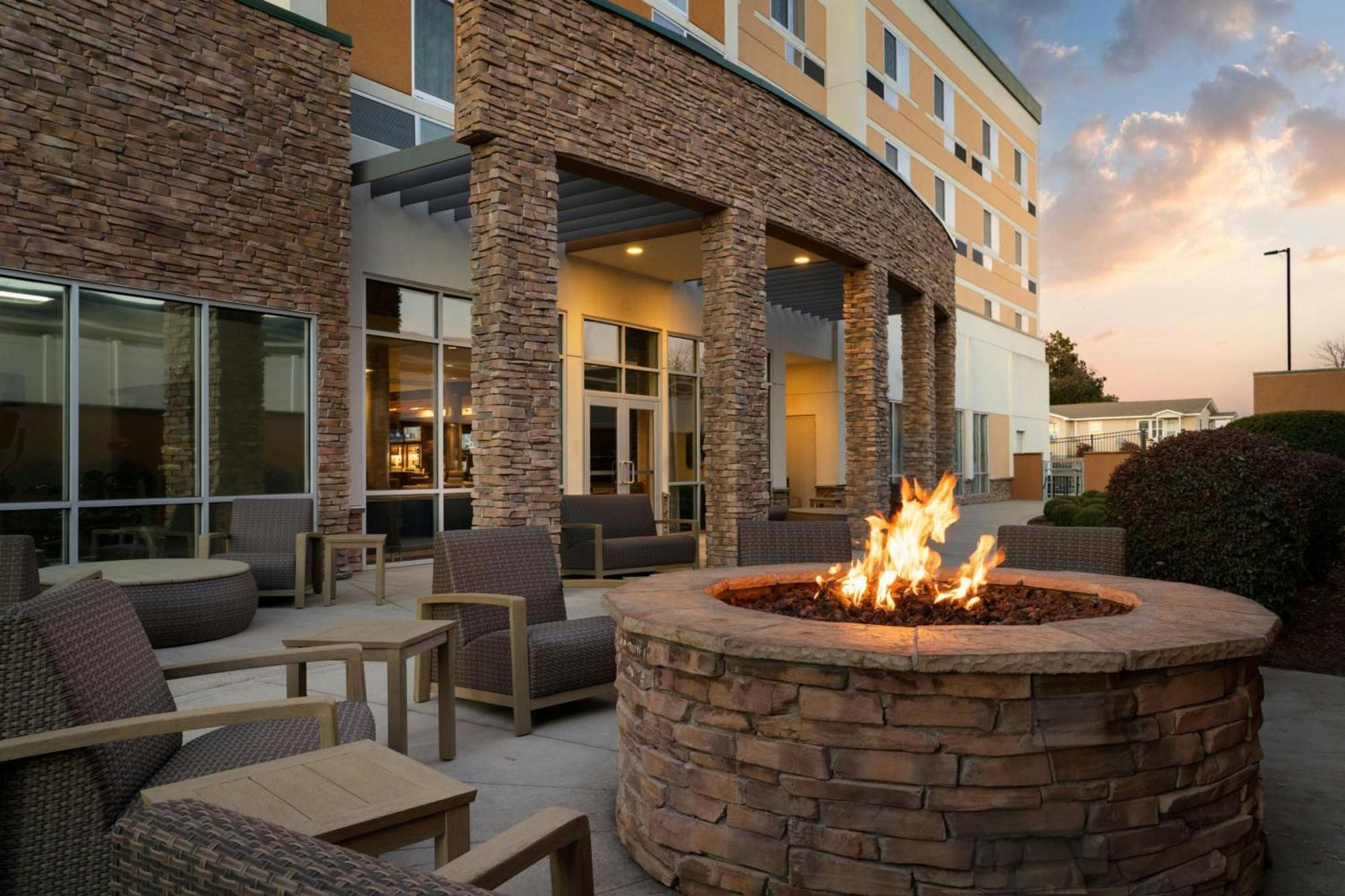 Courtyard By Marriott Fayetteville Fort Liberty - Spring Lake Buitenkant foto