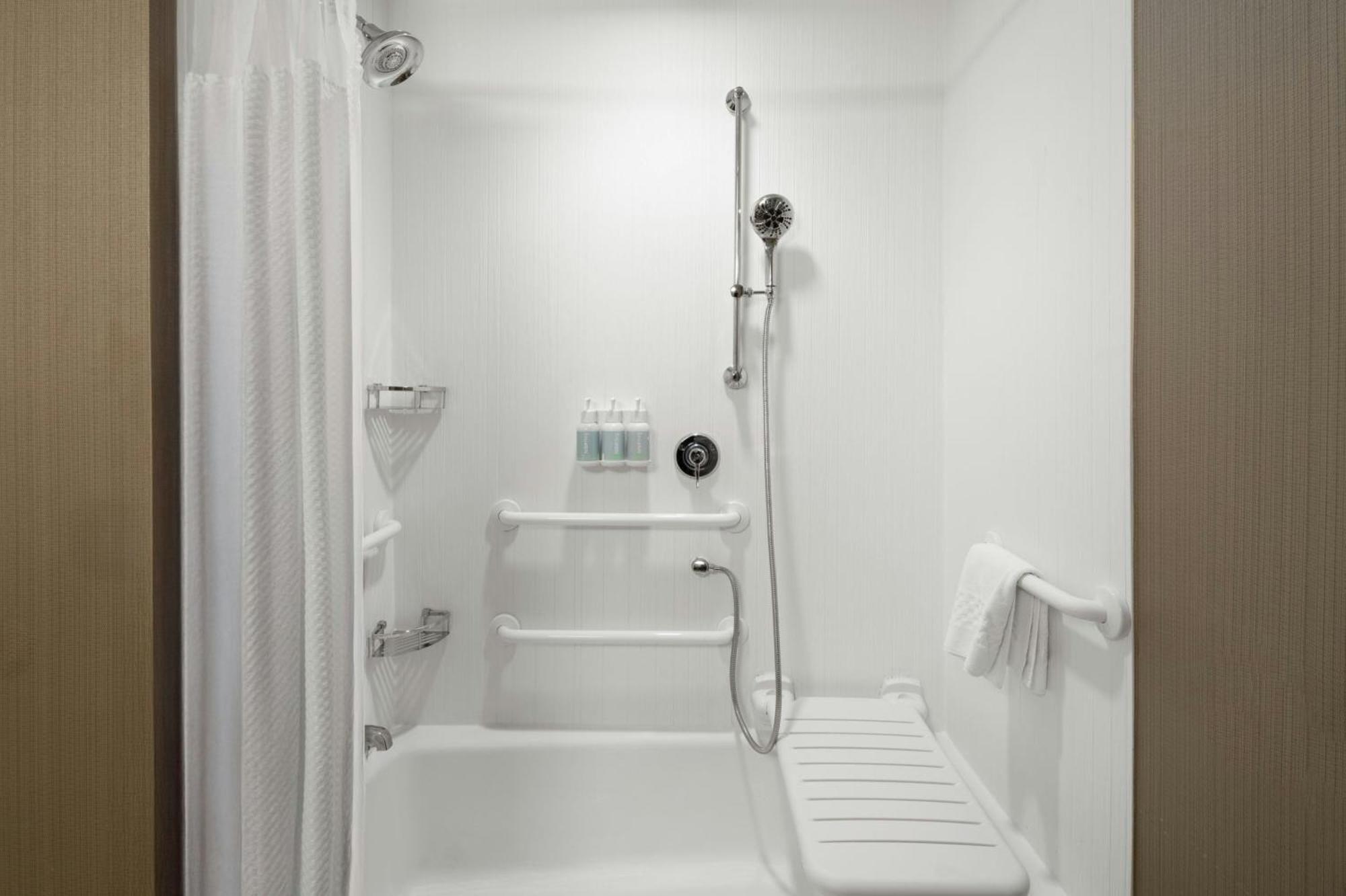 Courtyard By Marriott Fayetteville Fort Liberty - Spring Lake Buitenkant foto